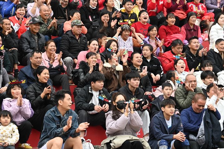 万村球赛火农民“球痴”多——广西“镇村篮球热”现象透视(图5)