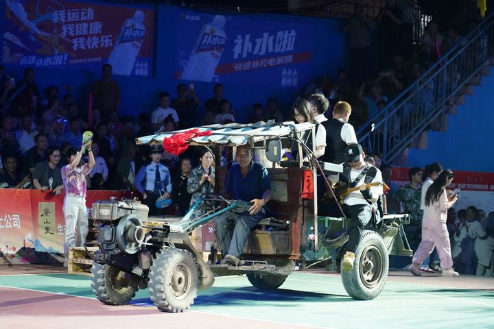 万村球赛火农民“球痴”多——广西“镇村篮球热”现象透视(图12)