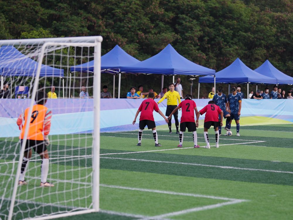 足球的力量：联合国庆祝世界足球日传递团结与希望的讯息(图1)