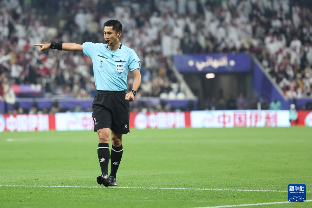 中国裁判时隔24年再次主哨世界杯！国际足联刚刚确认→(图2)